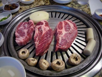Bulgogi (barbecue daging sapi yang diasinkan)
